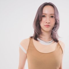 【ミディアム】髪のツヤも肌の明るさも叶うアンニュイモーヴカラー