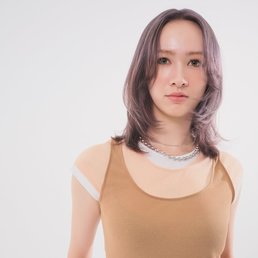 【ミディアム】髪のツヤも肌の明るさも叶うアンニュイモーヴカラー