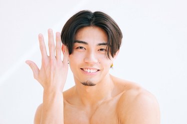 THE RAMPAGE・武知海青、国宝級な肉体を計測!?”ハグ幅”や”唇の