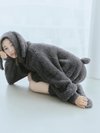 ワンピース¥10,230、ソックス¥3,960/ジェラート ピケ リング(花)¥9,900/miyu nakamura、リング(シルバー)¥5,300/クンペルバイピー(ロードス)