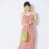 指原莉乃「勇気が出なくて…」お蔵入りしていたというピンクに挑戦！【大人の色気】を披露