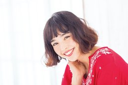 決めすぎない脱力ウェーブで自然体な魅力を