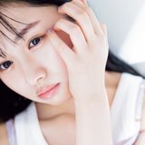 日向坂46・上村ひなのに大接近！「気づいたら保湿を習慣に」ちゅるぴかお肌の秘訣って？気になるスキンケアやベースメイク術をお届け♡