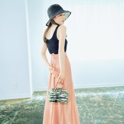 「お尻に厚みがない…泣」ボディラインのお悩みは華やかスカートでオサラバ!