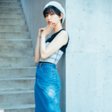 求心力ナンバーワン！デニムスカートはこう着るのが色っぽい