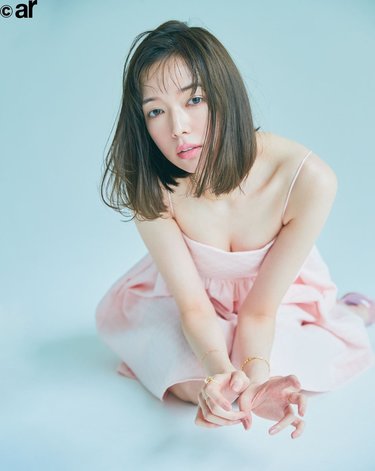 佐藤栞里、スタイル良すぎ！ピンク×美バストにきゅん♡ 彼女が最近泣いたことって？ | arweb（アールウェブ）