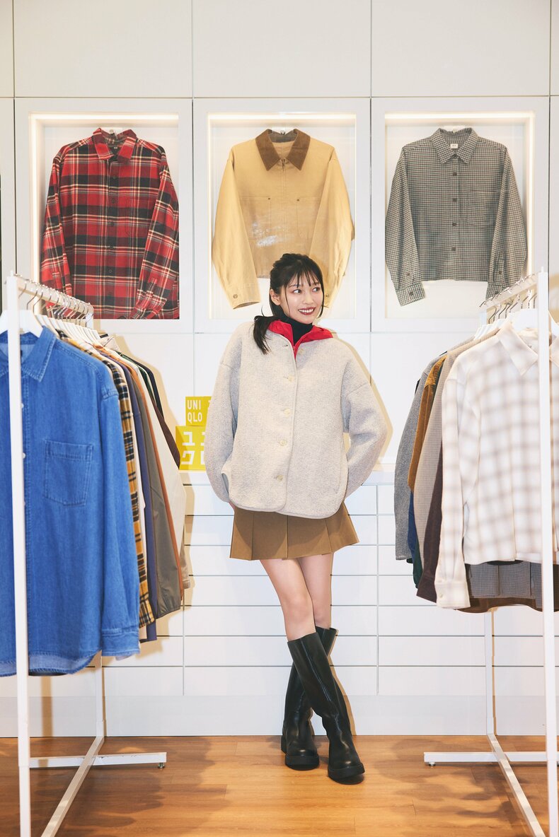 パーカ／着回し、トップス￥2,990、アウター￥3,990、スカート見えスコート￥2,990、ブーツ（参考商品）／ユニクロ　