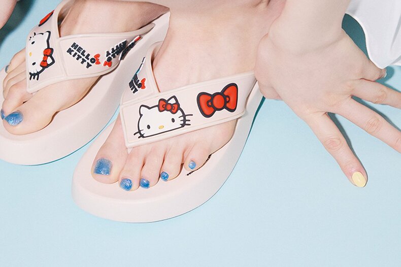 サンダル￥15,400／メリッサ ×ハローキティ&フレンズ（メリッサ シューズ ジャパン）