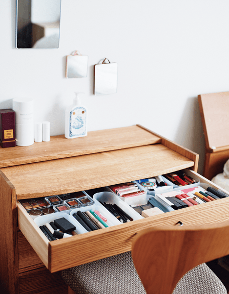 みんな コスメ収納どうしてる 隠す収納 アクリルケース統一 ミニマリスト 全部見せます Ar アール Web 3ページ目 大好きな人にモテるための髪型 メイク ファッション情報満載