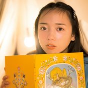 組み合わせ次第で甘くも辛くも自在♡デートにぴったり！齊藤京子が着こなす【秋のロゴニットコーデ】