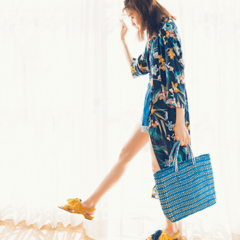 “脚見せに自信がない…”を即解決☆ 羽織るだけのとっておきガウンコーデ4つ