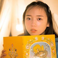 組み合わせ次第で甘くも辛くも自在♡デートにぴったり！齊藤京子が着こなす【秋のロゴニットコーデ】