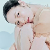 【いい女見えメイク】可愛すぎないのが今っぽさ!くっきり黒ライン×薄膜肌
