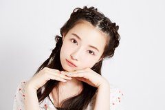 落ちにくいリキッドチーク！ 頬と〇〇にのせるとおきゃわ♡【村瀬紗英がお試し】