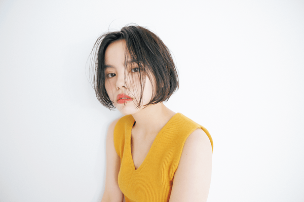 あご見せワンレンボブの ウブな色っぽさに惚れ惚れ