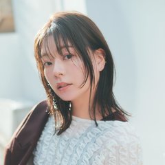 【ミディアム】はらりとかかるレイヤーがカギ♡ニュアンシーセミロング