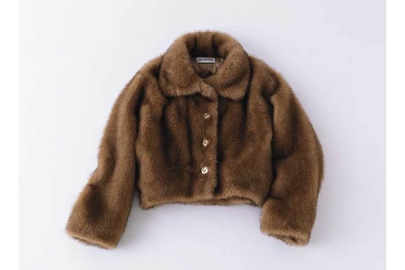 最新「ファーアイテム」17選 ファーコート・アウター編 コート￥22,000／リリー ブラウン