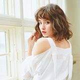 自由気ままに揺れ動く猫っぽクセ毛にウェーブ