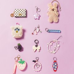 K-POPアイドル発！チャームブーム♡ 存在感のあるぬいぐるみからキャッチーなキーリングまで【トレンドチャーム】12選