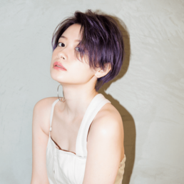 個性派ヘアと色気は両立できる！ミステリアスな雰囲気漂う最旬ヘアはパープルカラーでつくる