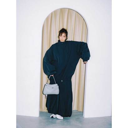 シルエットにひとクセ♡無難にまとまらない！バレンシアガでつくるブラックセットアップコーデ