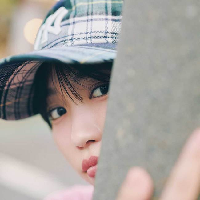 大原優乃「チェックを小物で取り入れているところが粋♡」洒落度を上げる小物使いにご注目！