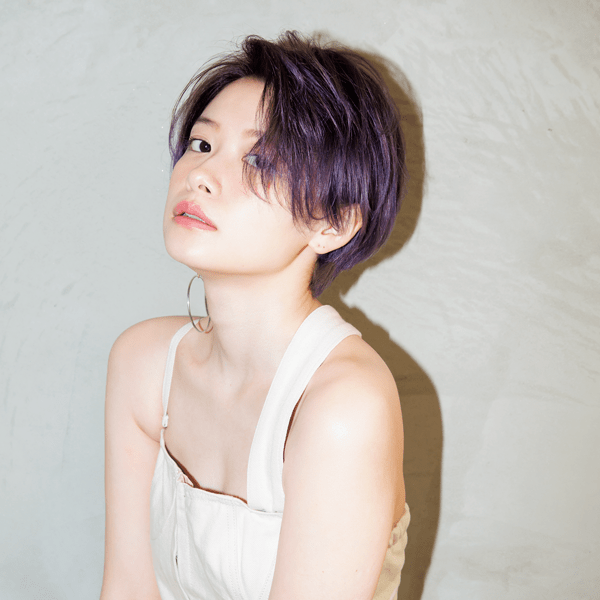 個性派ヘアと色気は両立できる！ミステリアスな雰囲気漂う最旬ヘアはパープルカラーでつくる