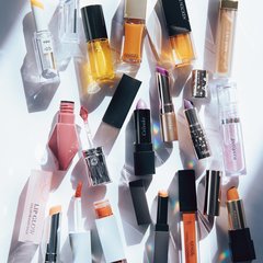 マスクを外した時の可愛さが劇的にUP！透明感も色気もGETできるカラー別【個性派リップ】15選