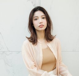 【ミディアム】柔らかなレイヤーで魅せるアンニュイくびれヘア