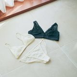 「レースランジェリーでピュアさと色気をゲット♡」谷間メイクに効果的なタイプから海外ムードのパッドなし総レースタイプまでご紹介