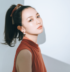 抜け感のある目力は吸引力抜群♡ 女性らしさと洒落感を両立した【囲み目メイク術】