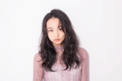 かき上げるたびにそそる 恋呼びロングを召しませ