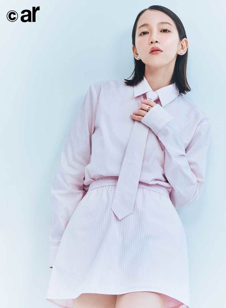 吉岡里帆。2025年ar9月号より