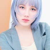 【ボブ】あえてのブルーは淡いトーンのすみれ色に