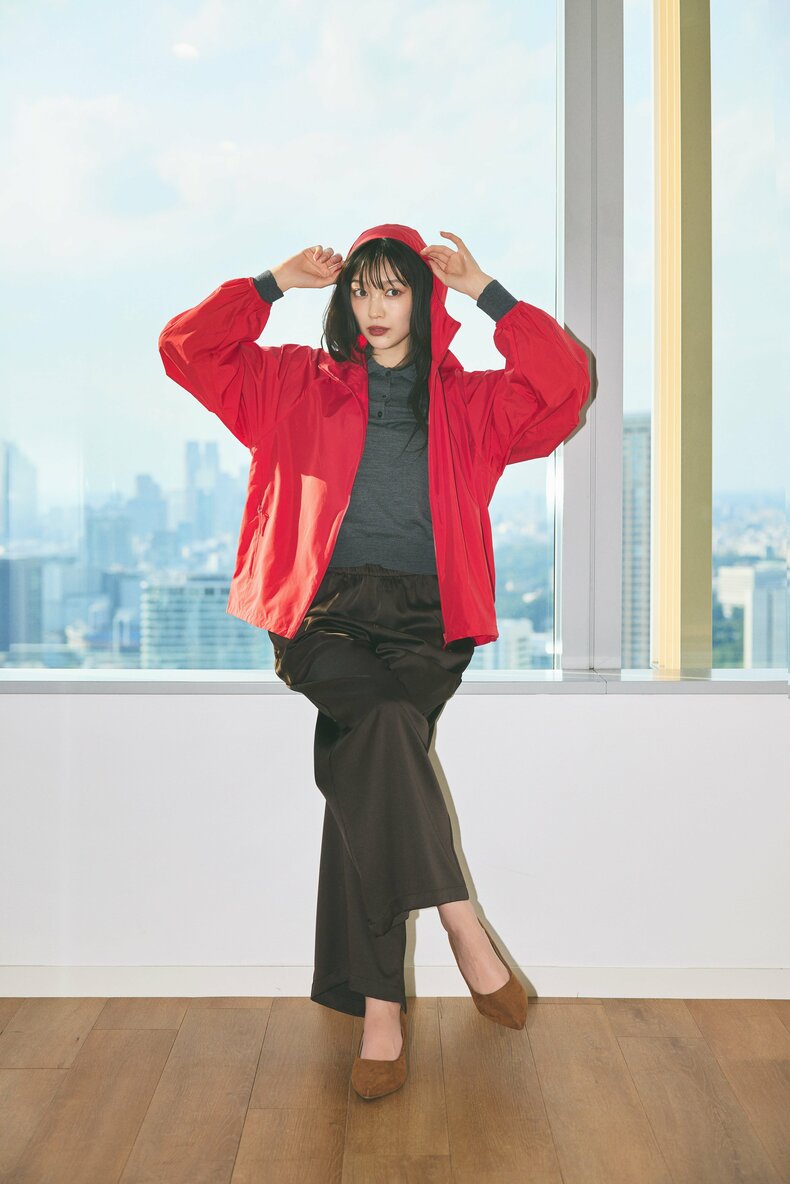 パーカ／着回し、トップス￥3,990、パンツ、パンプス（参考商品）／ユニクロ