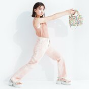 【低身長ファッション】縦のラインを強調できるワントーンコーデで身長サギ♡ 淡い色味もぼやけない秘密兵器がコチラ…!!