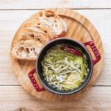 宅飲みで作れば好印象♪　美味しいおつまみ図鑑【しらすと長ねぎのアヒージョ編】