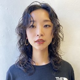 黒髪でもこんなにオシャレになれるの⁉️魔法の質感ミックスウルフヘアが鬼アツイ