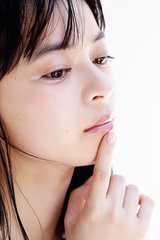 上國料萌衣のツヤ肌に惚れ惚れ…♡きらめき盛りのイマ顔メイクが眩しい