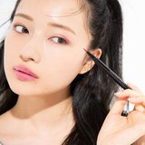 カラーライン、そこに引くの!? まさかの二重幅ギュン見えテクで即デカ目♡【村瀬紗英がお試し】