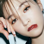 「オンナ心くすぐってくる~♡」ひと塗りでイイ女感!ちょっと強めな色気あふれる【完熟リップ】3選