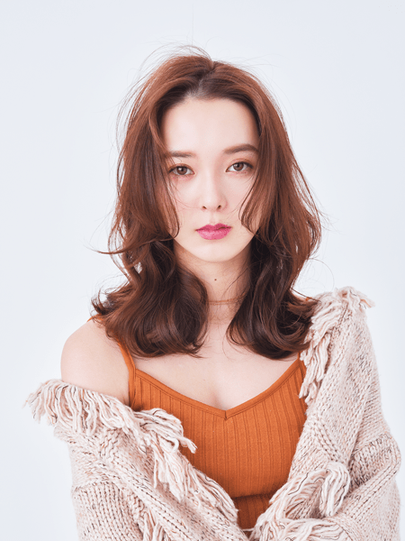 スキのあるモテ髪はこなれ感をUPさせる【赤みバイオレット】