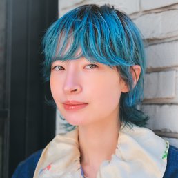 【ショート】淡いスモーキーブルーはルーツカラーで肌なじみアップ