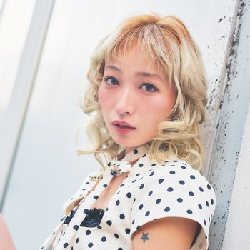 【ミディアム】のびる過程も楽しいエコフレンドリーなルーツブロンド