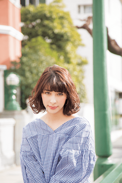 品のよさと遊びを備えた 甘え上手な大人ガーリーボブ