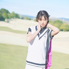 【ar golf】ガーリー派さんのゴルフコーデは断然白ミニスカ♡　定番すぎないニット素材のミニでトレンド感も忘れずに