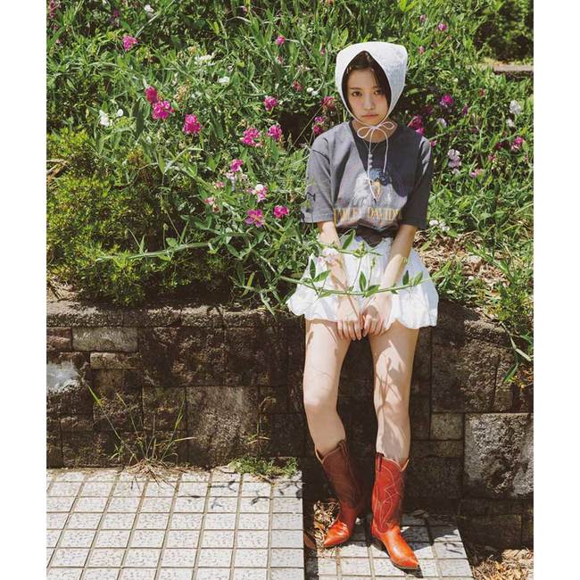 甘い白レースにはスパイスを効かせて洒落度UP♡ 大原優乃が着こなす【甘辛MIXミニスカコーデ】