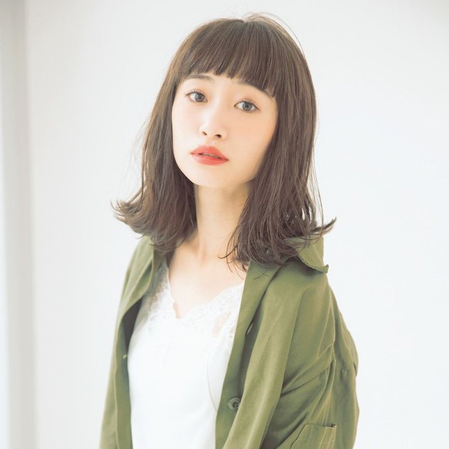 誰もが見初めるスクエアな前髪で個性派ミディアム♡