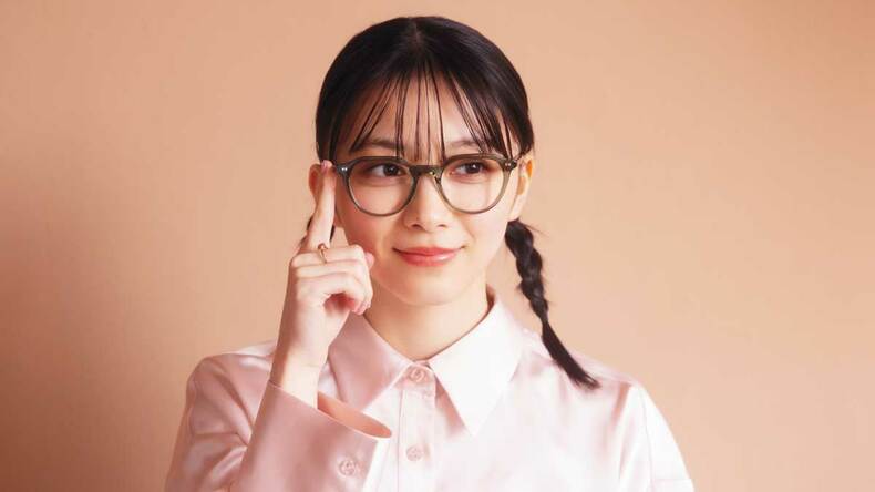 櫻坂46・森田ひかるがメガネコレクションを開演！今やグループのメガネキャラとなったるんちゃんがメガネの魅力を語りまくる♡