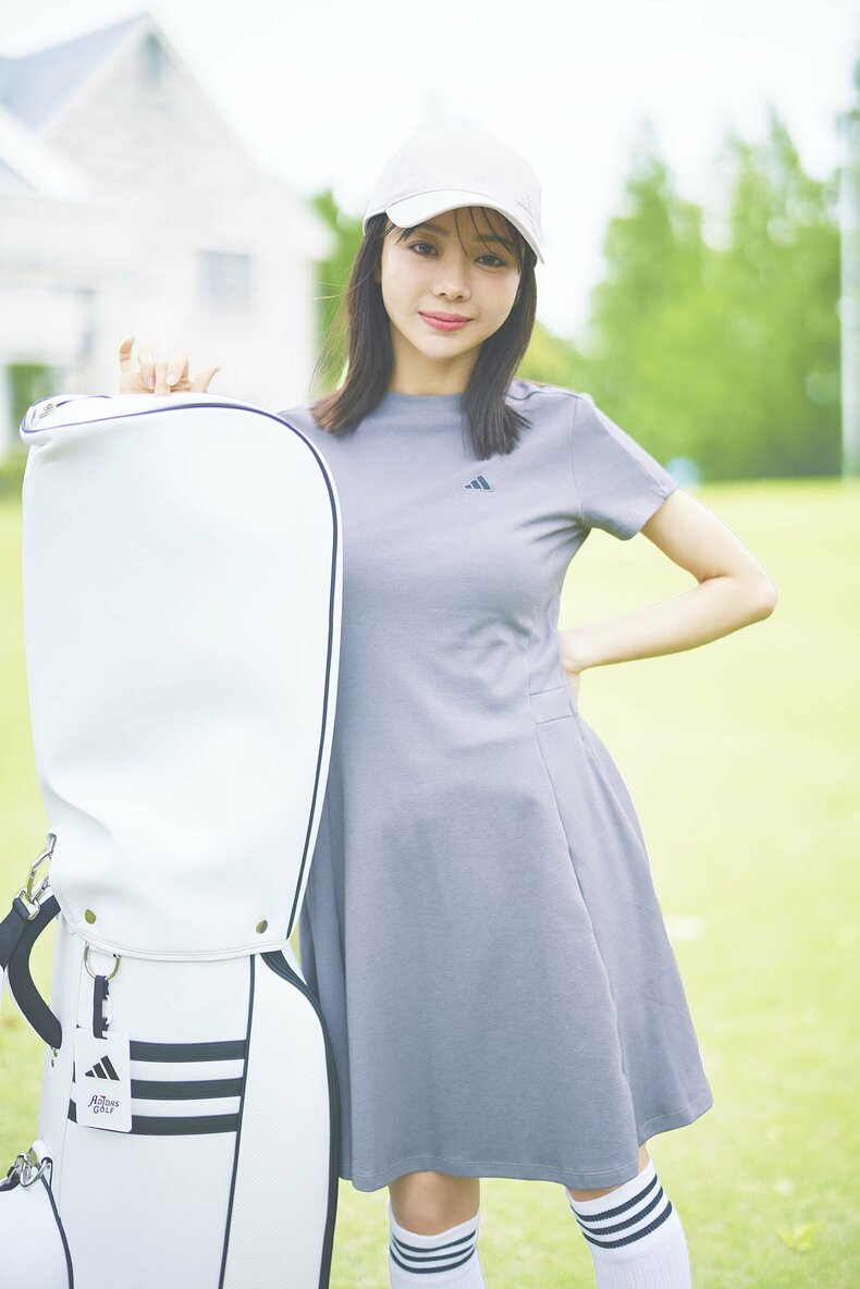 ワンピース¥12,980、キャップ¥4,400、ソックス¥2,200、シューズ¥28,600、キャディーバッグ¥35,200/アディダス